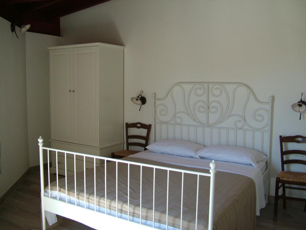 Agriturismo "Terra D'Ulivi" Порто-Чезарео Номер фото